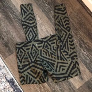 Lululemon mid rise size 6 leggings